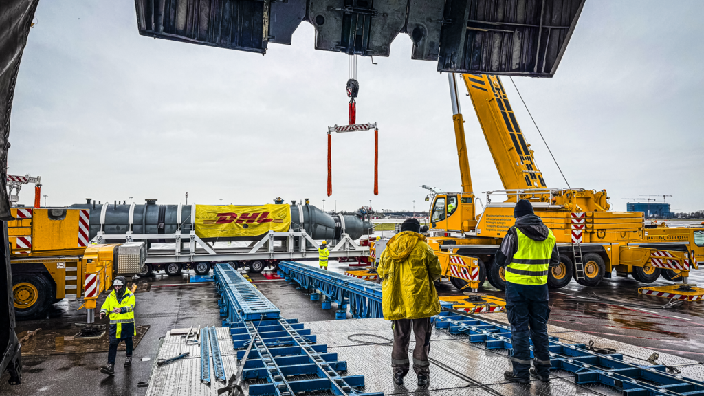 DHL Global Forwarding realizza con successo il trasporto urgente di un condenser in Arabia Saudita con un Antonov AN-124